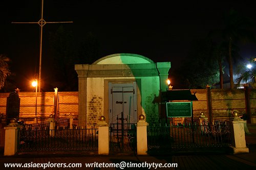 Bank Pitis at night