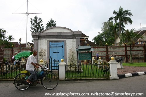 Bank Pitis, Kota Bharu