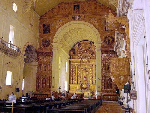 Nave of the Basilica de Bom Jesus, Goa Nave of the Basilica de Bom Jesus, Goa