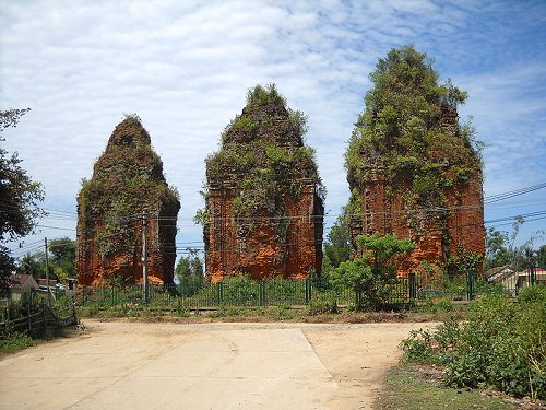 Cham towers in Khuong My, Quang Nam Province Cham towers in Khuong My, Quang Nam Province
