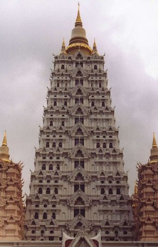 Chedi Phut Thok Ya at Wat Yansangwararam, Chonburi