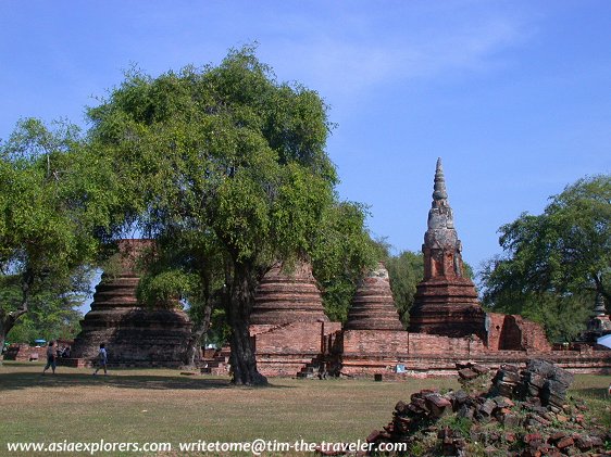 Chedis at Wat Phra Ram, Ayutthaya Chedis at Wat Phra Ram, Ayutthaya