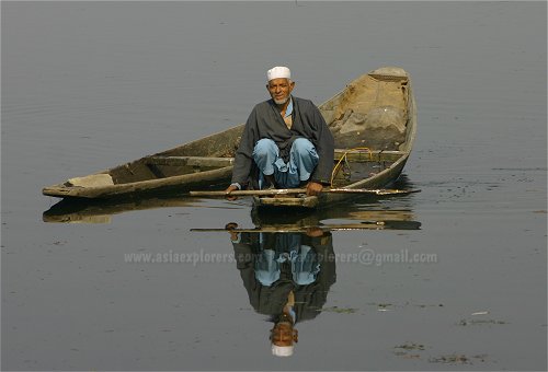 Old man on Dal Lake, Srinagar
