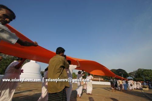 Devotees encircling the Ruwanweliseya Dagoba, Sri Lanka