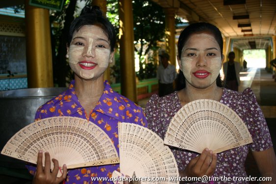 Fan vendor in Bago