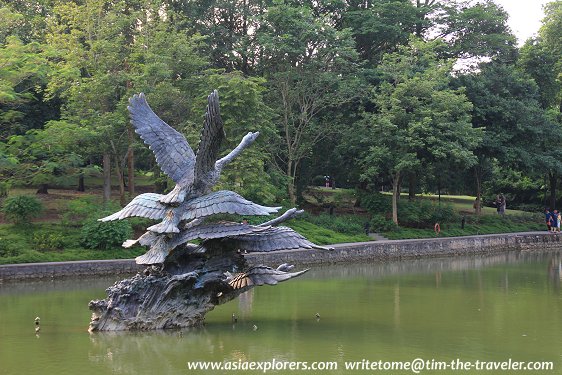 Flight of Swans, Swan Lake, Singapore Botanic Gardens Flight of Swans, Swan Lake, Singapore Botanic Gardens