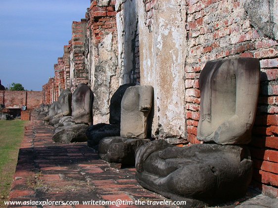Headless Buddha statues at Wat Mahathat, Ayutthaya Headless Buddha statues at Wat Mahathat, Ayutthaya