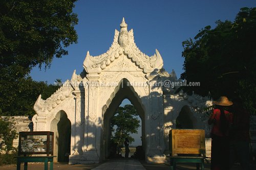 Entrance to Hsinbyume Pagoda