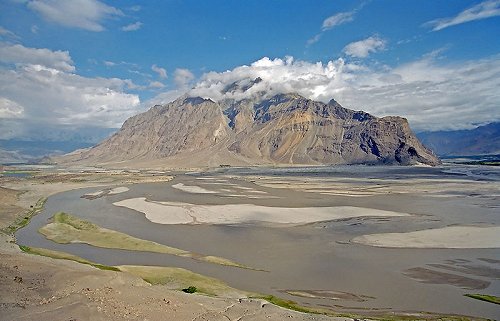 Indus River near Skardu, Pakistan Indus River near Skardu, Pakistan