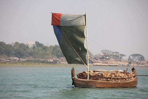Kaladan River between Mizoram and Myanmar Kaladan River between Mizoram and Myanmar