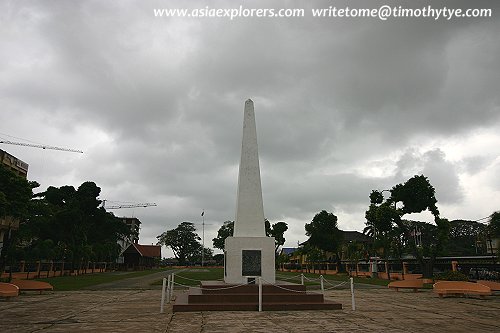Kota Bharu Cenotaph, Merdeka Square
