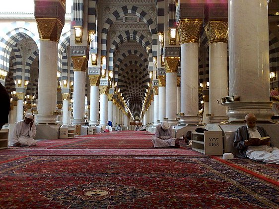 Interior of Masjid al-Nabawi Interior of Masjid al-Nabawi