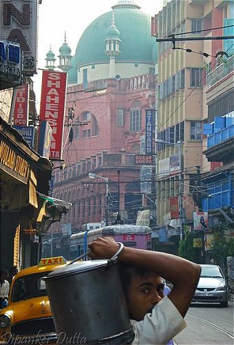 Kolkata street with Nakhoda Mosque in the background
