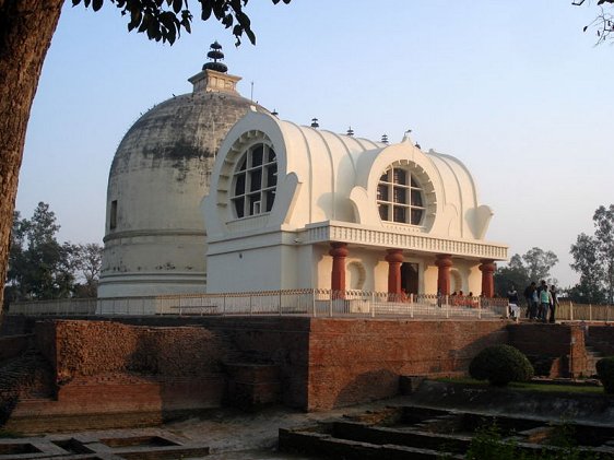 Parinirvana Temple, with the Mahaparinirvana Stupa marking the site of Buddha's passing Parinirvana Temple, with the Mahaparinirvana Stupa marking the site of Buddha's passing