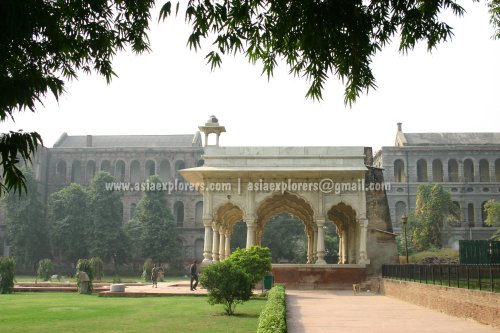 The gardens inside Red Fort