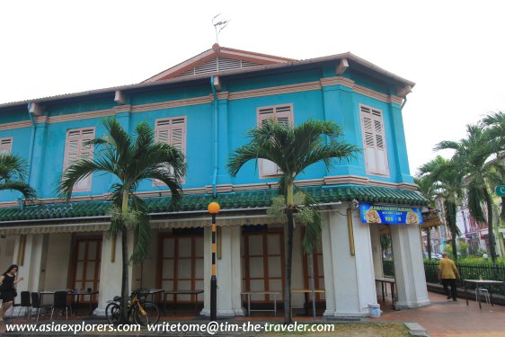 Garishly painted restored shophouse at junction of Craig Rd and Tanjong Pagar Rd Garishly painted restored shophouse at junction of Craig Rd and Tanjong Pagar Rd