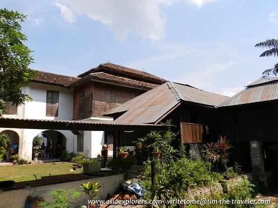 Another view of Rumah Asal, with Rumah Besar beside it Another view of Rumah Asal, with Rumah Besar beside it