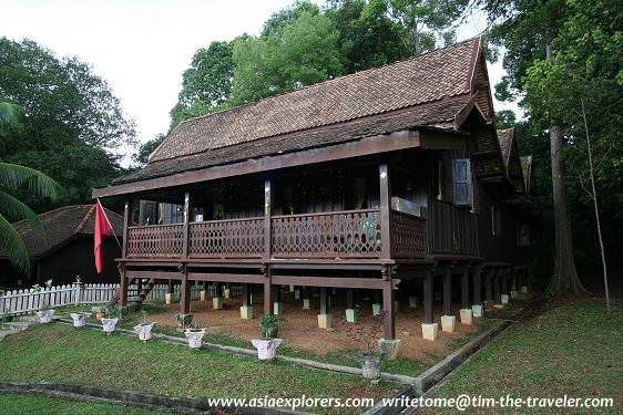 rumah-kelantan