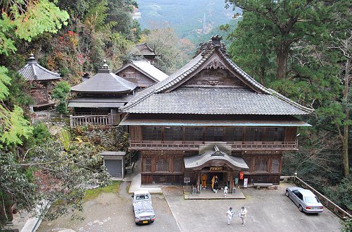Senryuji Temple, Ehime Prefecture Senryuji Temple, Ehime Prefecture
