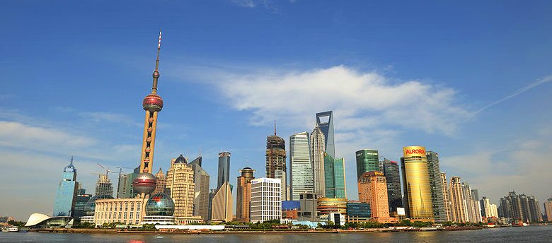 Shanghai Budget Travel Guide: View of Pudong skyscrapers