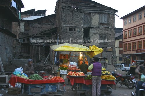 Fruit and Vegetable Vendor in Srinagar