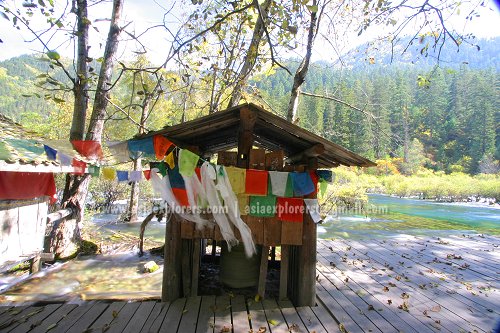 Riverside Tibetan hut at Shuzheng Village