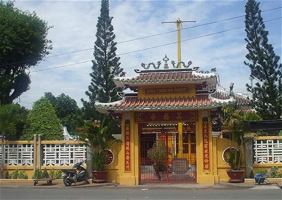 Traditional gateway in Long Xuyen Traditional gateway in Long Xuyen