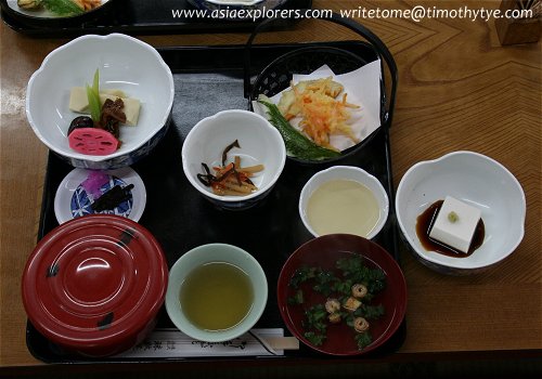 Traditional vegetarian cuisine of Koyasan