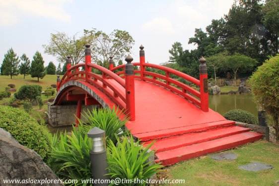 Vermillion arch bridge at the Japanese Garden of Singapore Vermillion arch bridge at the Japanese Garden of Singapore