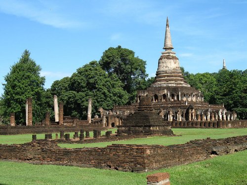 Wat Chang Lom, Si Satchanalai
