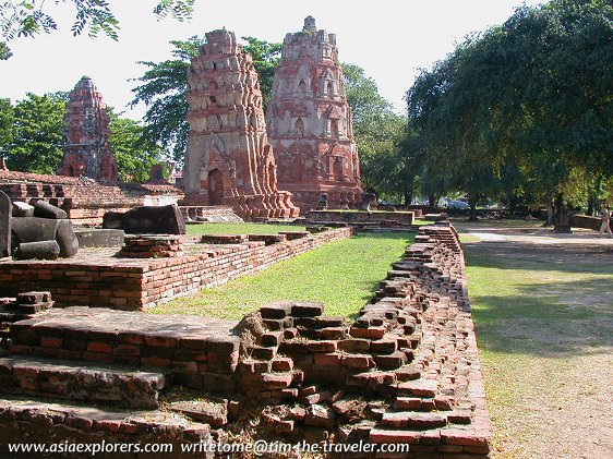 Ruins of Wat Mahathat, Ayutthaya Ruins of Wat Mahathat, Ayutthaya