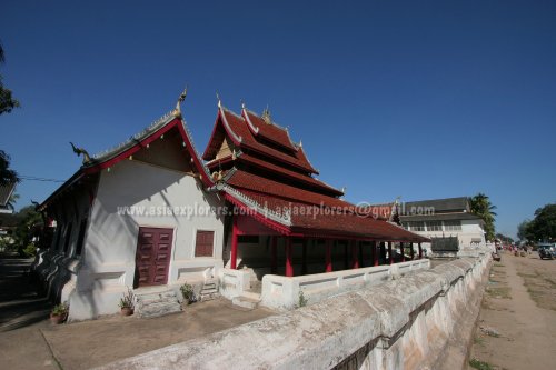 Wat Mai Suwannaphumaham