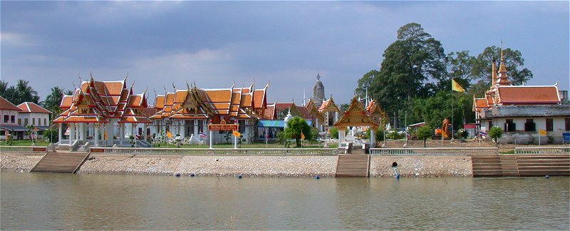 Wat Kasatrathiraj, on the banks of the Chao Phraya, as seen from the island city of Ayutthaya Wat Kasatrathiraj, on the banks of the Chao Phraya, as seen from the island city of Ayutthaya